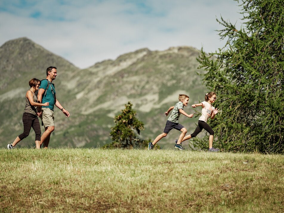 Family hiking | © Grächen St. Niklaus