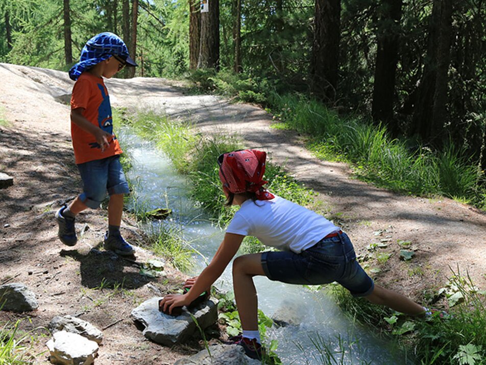 Children by the Suonen | © Holiday destination Grächen St. Niklaus