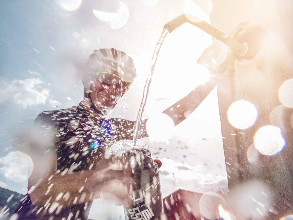 Refreshment at the fountain | © Valais/Wallis Promotion